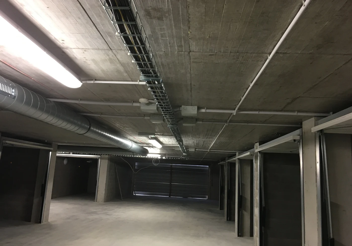 Garážový dům a dům s obchodními plochami, Brno - referenční foto 4