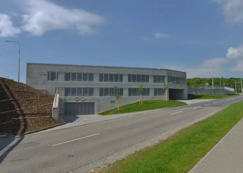 reference obr.: Garážový dům a dům s obchodními plochami, Brno